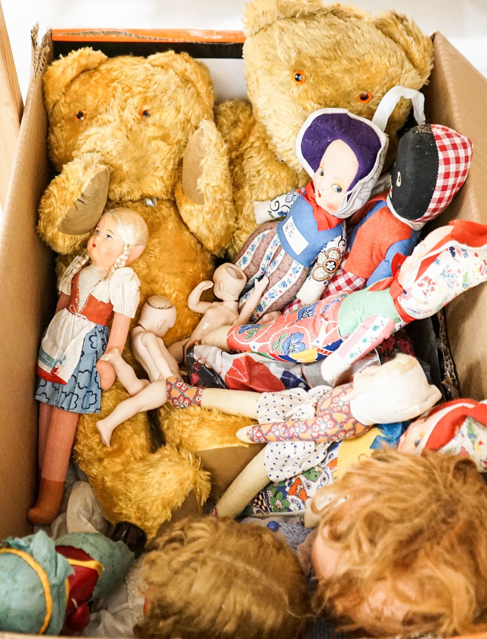 A quantity of mixed dolls, teddy bears and puppets